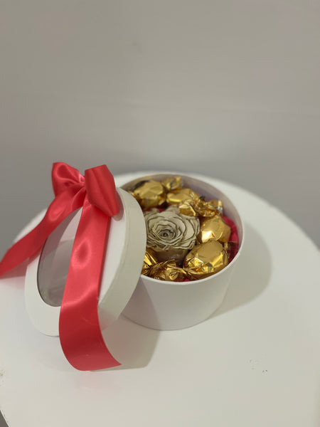 Rose éternelle et chocolats