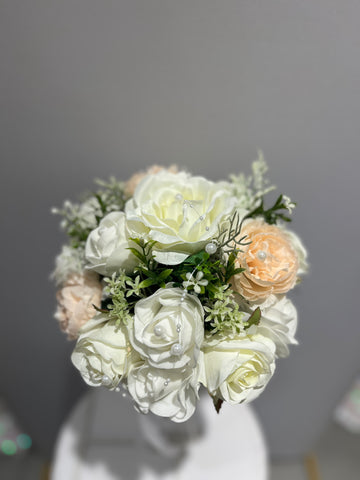 Petit bouquet de fleurs artificielles blanc