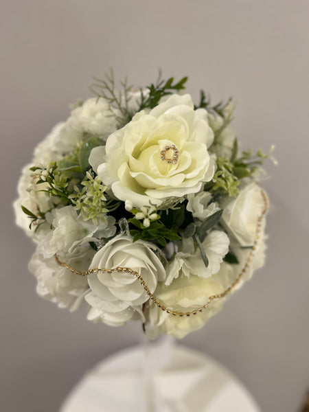 Bouquet de fleurs blanc cassé