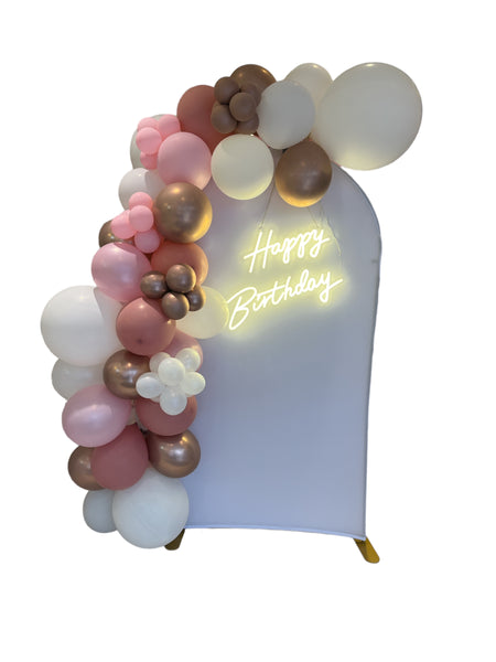 Location- Petite arche recouvert guirlande de ballons et panneau lumineux