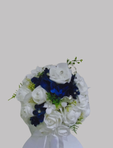 Bouquet de roses blanc et bleu