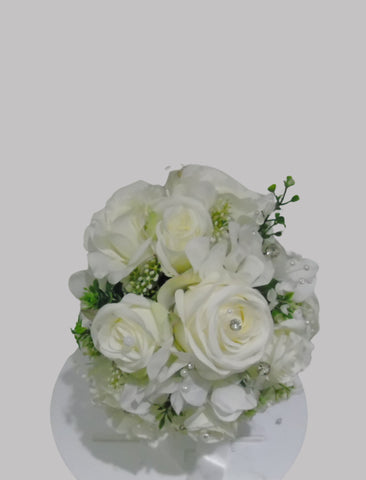 Bouquet de fleurs blanc cassé