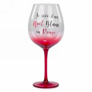 grand verre à vin rouge et transparent