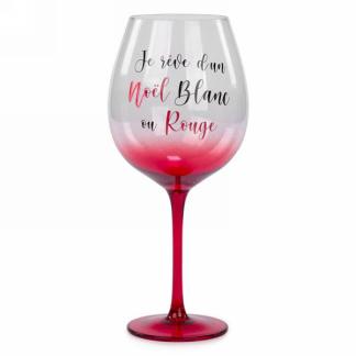 grand verre à vin rouge et transparent