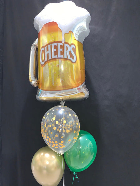 Bouquet de  ballons dont  forme de buck de bière couleur  or, vert et transparent