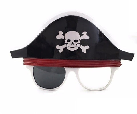 lunette noir avec chapeau de pirate